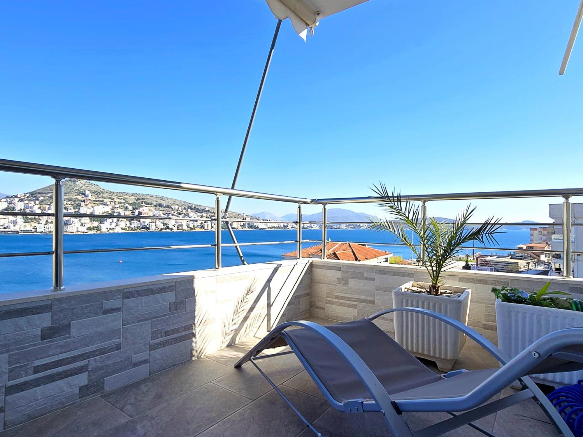Eli'S Seafront Apartment Sarandë Esterno foto